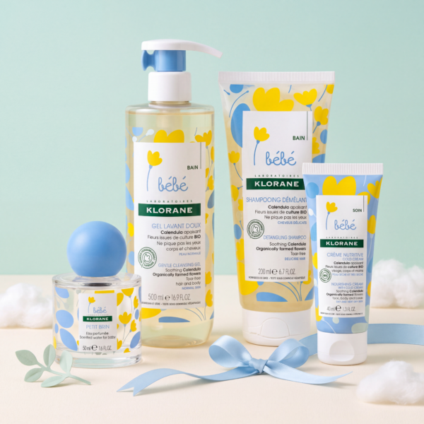 Using_the_4_provided_product_i_Nano_Banana_2_69249 Coffret Bébé Essentiel (shampoing+Gel lavant+Crème hydratant+Eau parfumée)